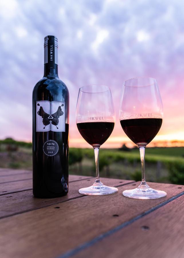 Hotel California Road At Inkwell Wines Mclaren Vale Extérieur photo